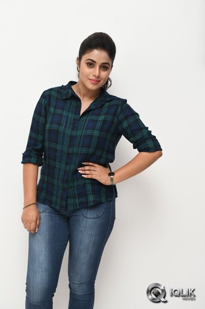 Poorna-Interview-About-Jayammu-Nischayammu-Raa-Movie